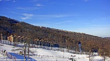Weather camera view of Wintergreen Mtn. at 3600 ft. elev..