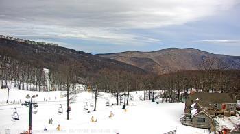 Weather camera view of Wintergreen Mtn. at 3600 ft. elev..