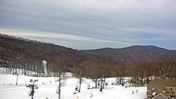 Weather camera view of Wintergreen Mtn. at 3600 ft. elev..
