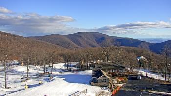 Weather camera view of Wintergreen Mtn. at 3600 ft. elev..