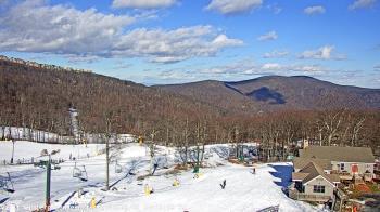 Weather camera view of Wintergreen Mtn. at 3600 ft. elev..