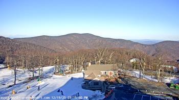 Weather camera view of Wintergreen Mtn. at 3600 ft. elev..