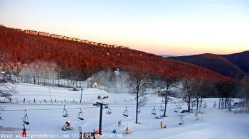 Weather camera view of Wintergreen Mtn. at 3600 ft. elev..