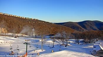 Weather camera view of Wintergreen Mtn. at 3600 ft. elev..