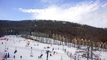 Weather camera view of Wintergreen Mtn. at 3600 ft. elev..