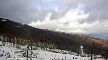 Weather camera view of Wintergreen Mtn. at 3600 ft. elev..