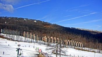 Weather camera view of Wintergreen Mtn. at 3600 ft. elev..