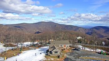 Weather camera view of Wintergreen Mtn. at 3600 ft. elev..
