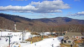 Weather camera view of Wintergreen Mtn. at 3600 ft. elev..