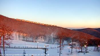 Weather camera view of Wintergreen Mtn. at 3600 ft. elev..