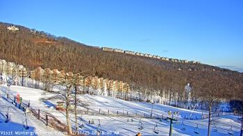 Weather camera view of Wintergreen Mtn. at 3600 ft. elev..