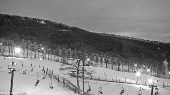 Weather camera view of Wintergreen Mtn. at 3600 ft. elev..