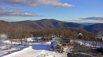 Weather camera view of Wintergreen Mtn. at 3600 ft. elev..