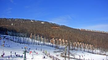 Weather camera view of Wintergreen Mtn. at 3600 ft. elev..