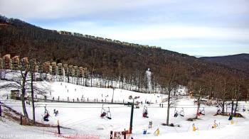 Weather camera view of Wintergreen Mtn. at 3600 ft. elev..