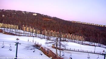 Weather camera view of Wintergreen Mtn. at 3600 ft. elev..