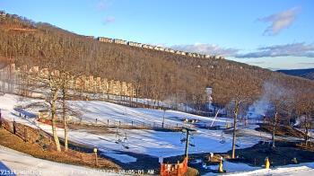 Weather camera view of Wintergreen Mtn. at 3600 ft. elev..