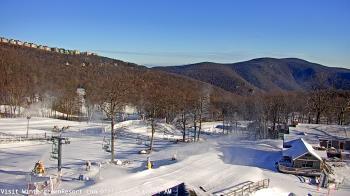 Weather camera view of Wintergreen Mtn. at 3600 ft. elev..