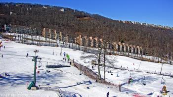 Weather camera view of Wintergreen Mtn. at 3600 ft. elev..