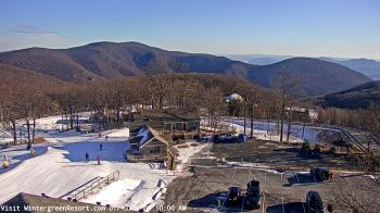 Weather camera view of Wintergreen Mtn. at 3600 ft. elev..