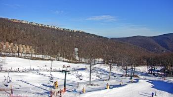 Weather camera view of Wintergreen Mtn. at 3600 ft. elev..