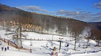Weather camera view of Wintergreen Mtn. at 3600 ft. elev..