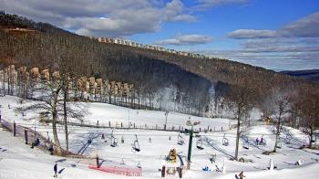 Weather camera view of Wintergreen Mtn. at 3600 ft. elev..
