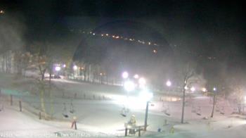 Weather camera view of Wintergreen Mtn. at 3600 ft. elev..