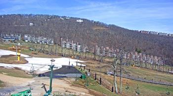 Weather camera view of Wintergreen Mtn. at 3600 ft. elev..