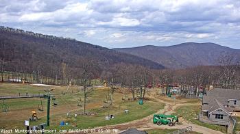 Weather camera view of Wintergreen Mtn. at 3600 ft. elev..