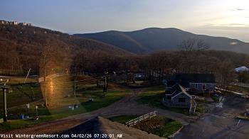 Weather camera view of Wintergreen Mtn. at 3600 ft. elev..