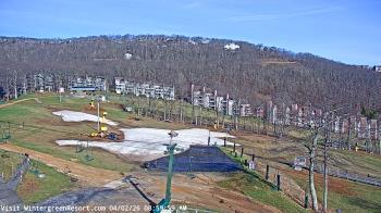Weather camera view of Wintergreen Mtn. at 3600 ft. elev..