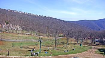 Weather camera view of Wintergreen Mtn. at 3600 ft. elev..