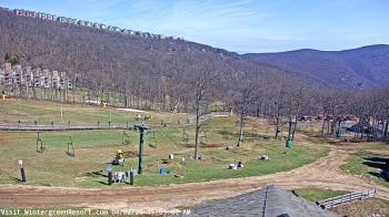 Weather camera view of Wintergreen Mtn. at 3600 ft. elev..
