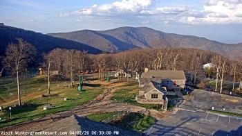 Weather camera view of Wintergreen Mtn. at 3600 ft. elev..
