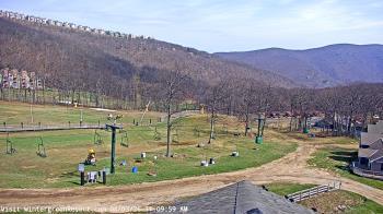 Weather camera view of Wintergreen Mtn. at 3600 ft. elev..