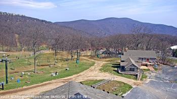Weather camera view of Wintergreen Mtn. at 3600 ft. elev..