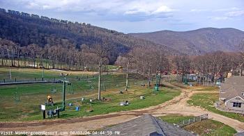 Weather camera view of Wintergreen Mtn. at 3600 ft. elev..