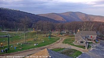 Weather camera view of Wintergreen Mtn. at 3600 ft. elev..