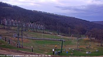 Weather camera view of Wintergreen Mtn. at 3600 ft. elev..