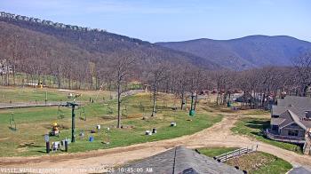 Weather camera view of Wintergreen Mtn. at 3600 ft. elev..