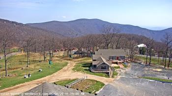 Weather camera view of Wintergreen Mtn. at 3600 ft. elev..