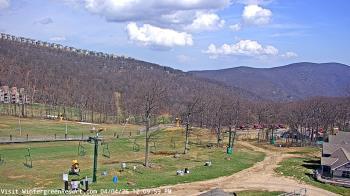 Weather camera view of Wintergreen Mtn. at 3600 ft. elev..