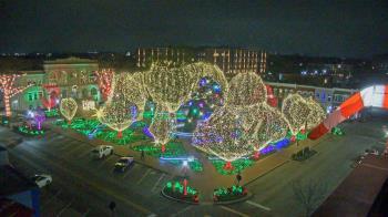 Weather camera view of Walton�s 5 & 10.