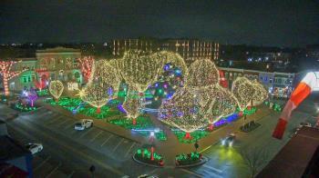 Weather camera view of Walton�s 5 & 10.