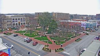 Weather camera view of Walton�s 5 & 10.