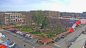 Weather camera view of Walton�s 5 & 10.