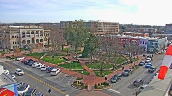 Weather camera view of Walton�s 5 & 10.