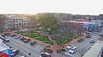 Weather camera view of Walton�s 5 & 10.