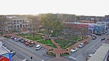 Weather camera view of Walton�s 5 & 10.